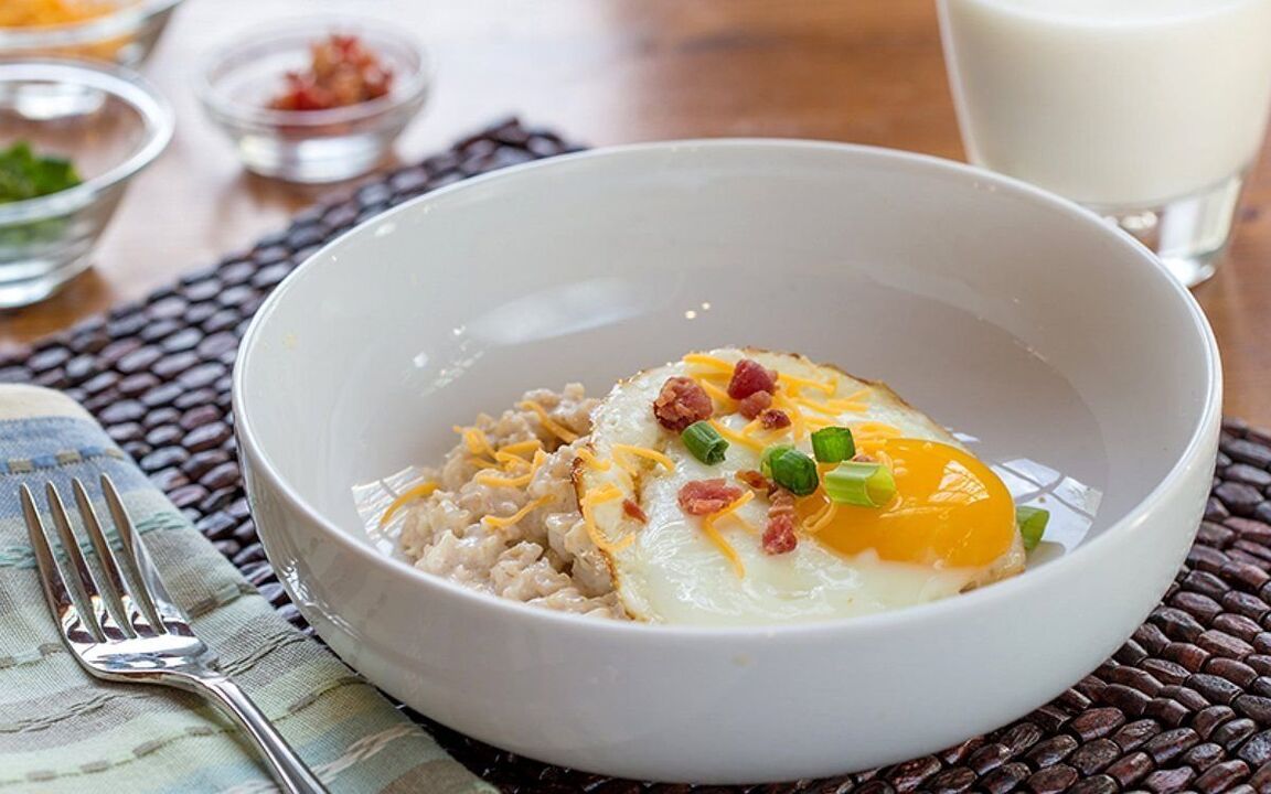Ovsené vločky na vode a miešané vajíčka - vynikajúce raňajky pre cukrovku